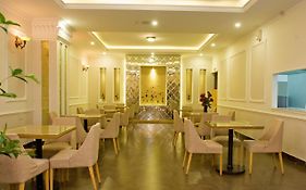 Khách sạn Elegant